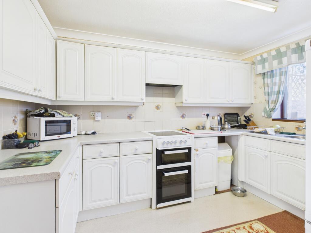 House in Basingstoke and Deane, Basingstoke - View 2