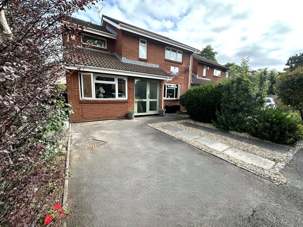 Main image of property: Cowleaze, Magor, Mon. NP26 3LE