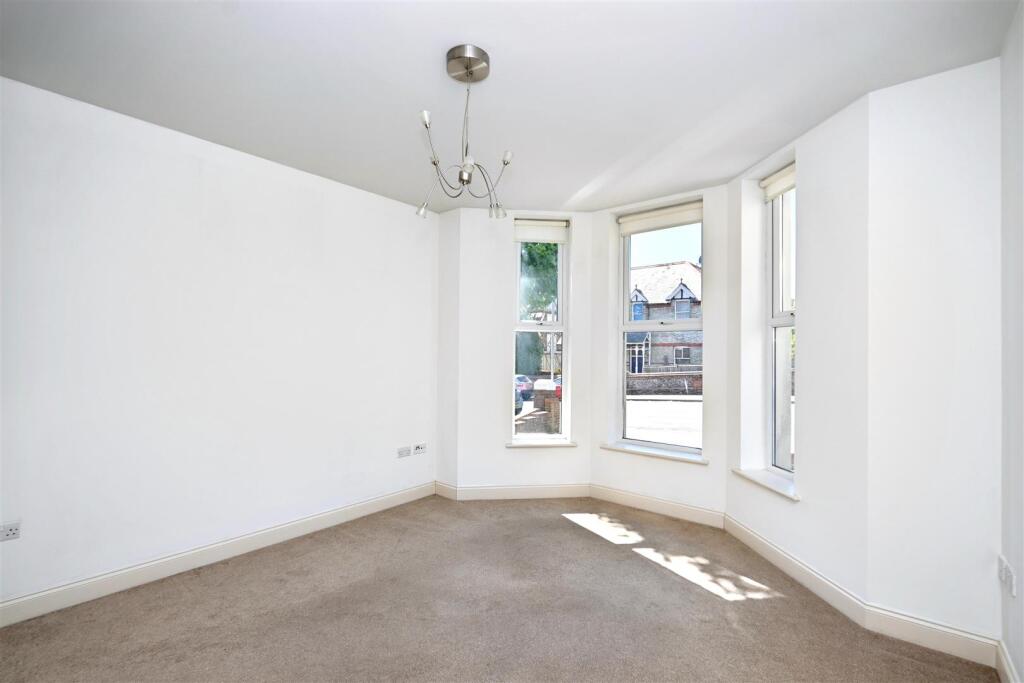 Apartment in Eastbourne, East Sussex - View 5