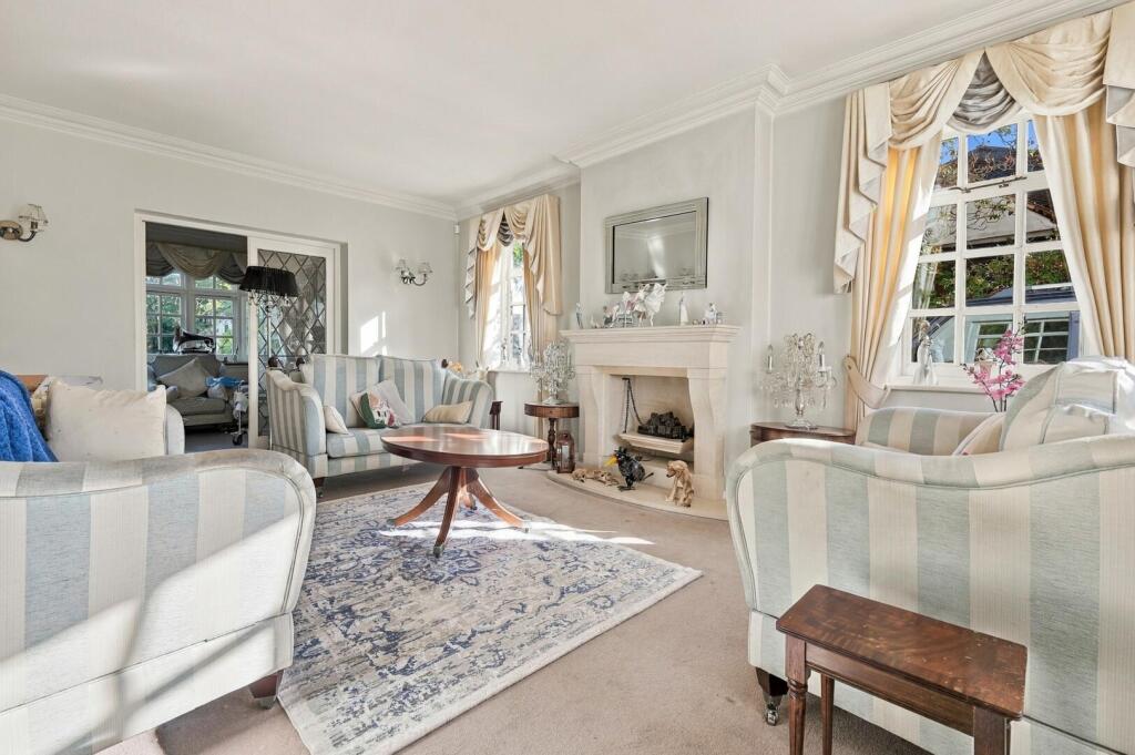 House in Southend-on-Sea, Eastwood - More