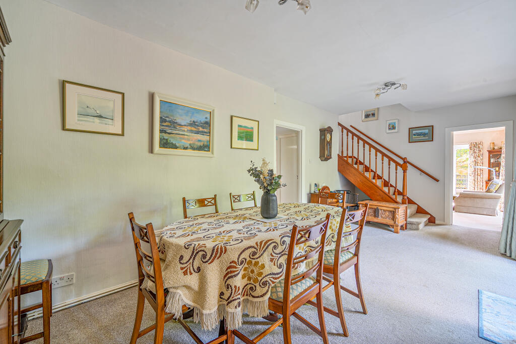 House in Weybridge, Hamm Court, Addlestone - View 4