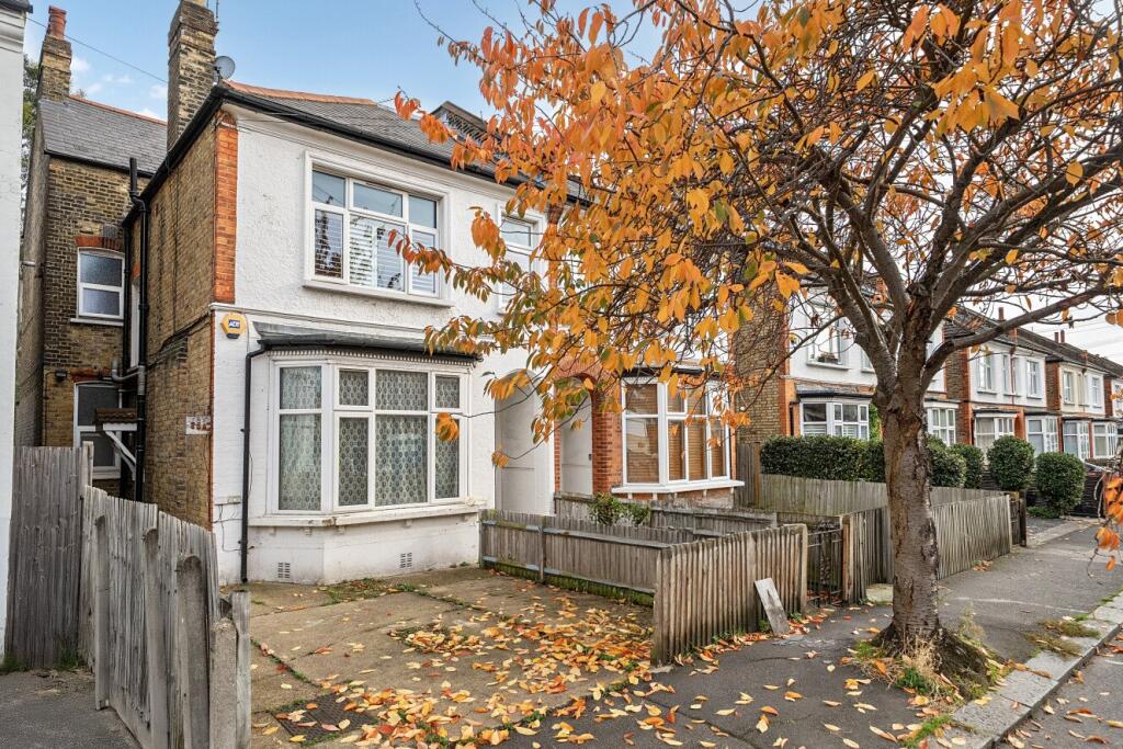 4-bed flat on Carholme Road, Forest Hill, London, SE23, £600,000