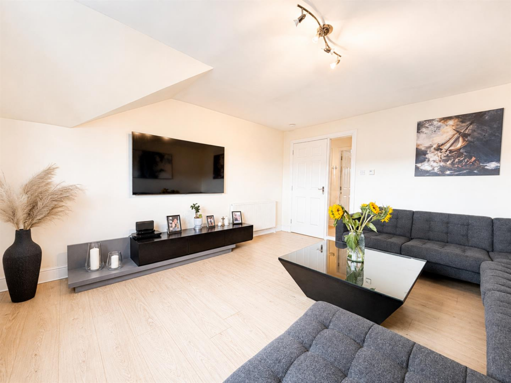 Apartment in Motherwell - View 5
