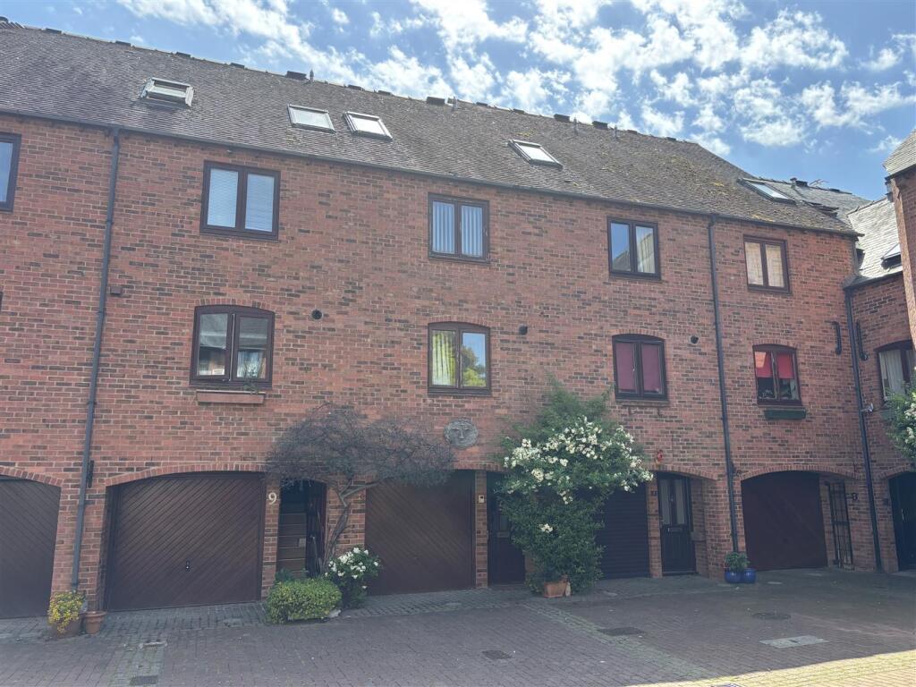 Main image of property: Monks Walk, Evesham