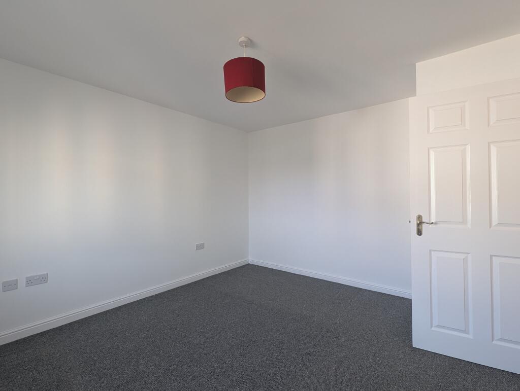 Apartment in Newport - More