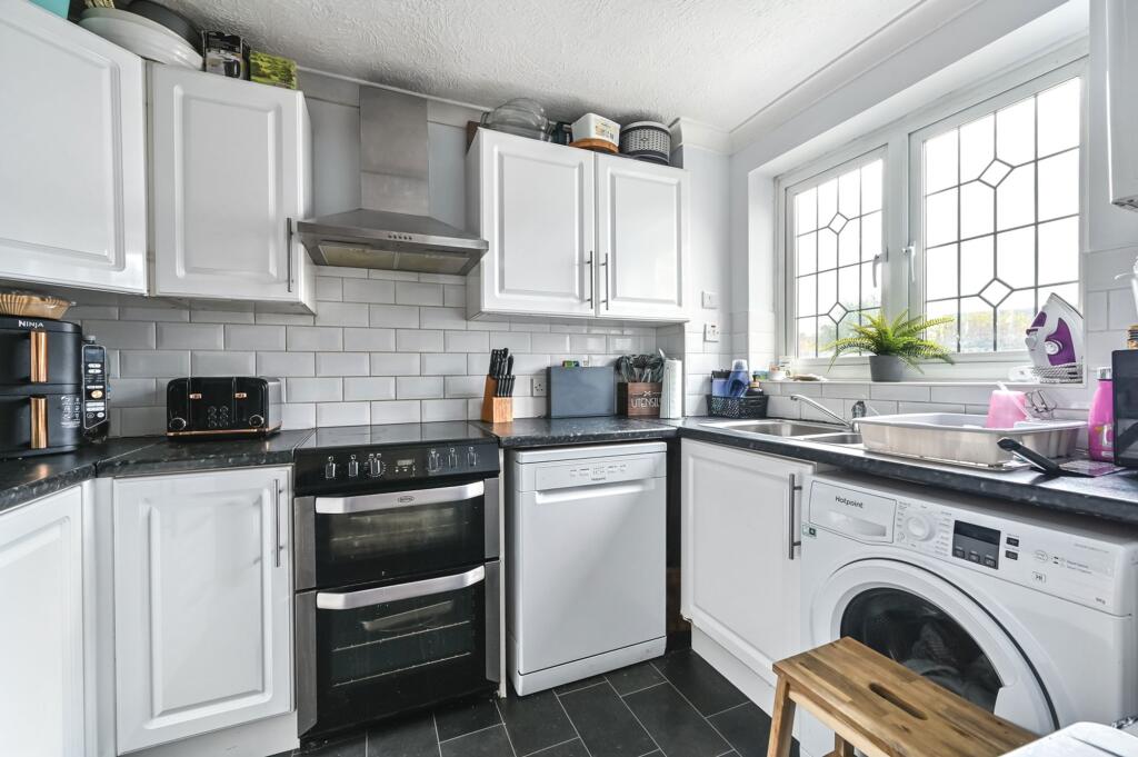 Green Grove, Hailsham, BN27 photo 3