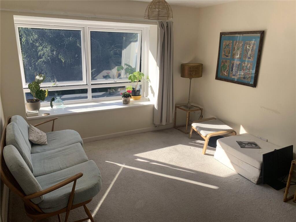Apartment in Redhill - More