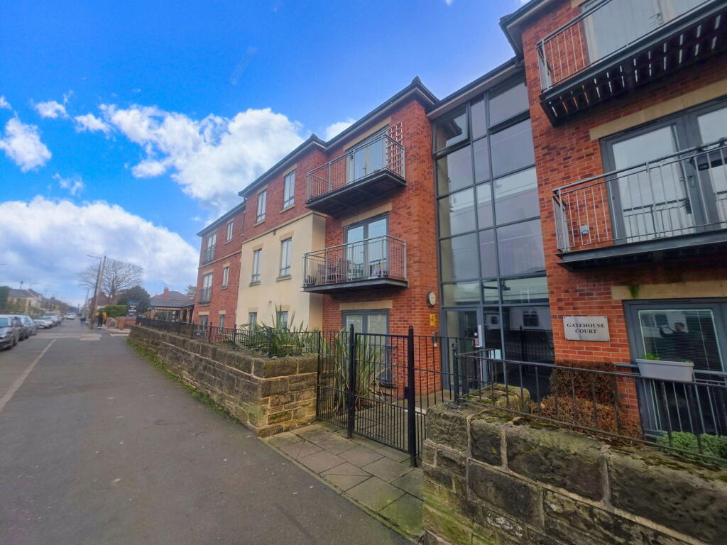 2-bed flat on Barnsley Road, Dodworth, Barnsley, S75 3LT, £145,000