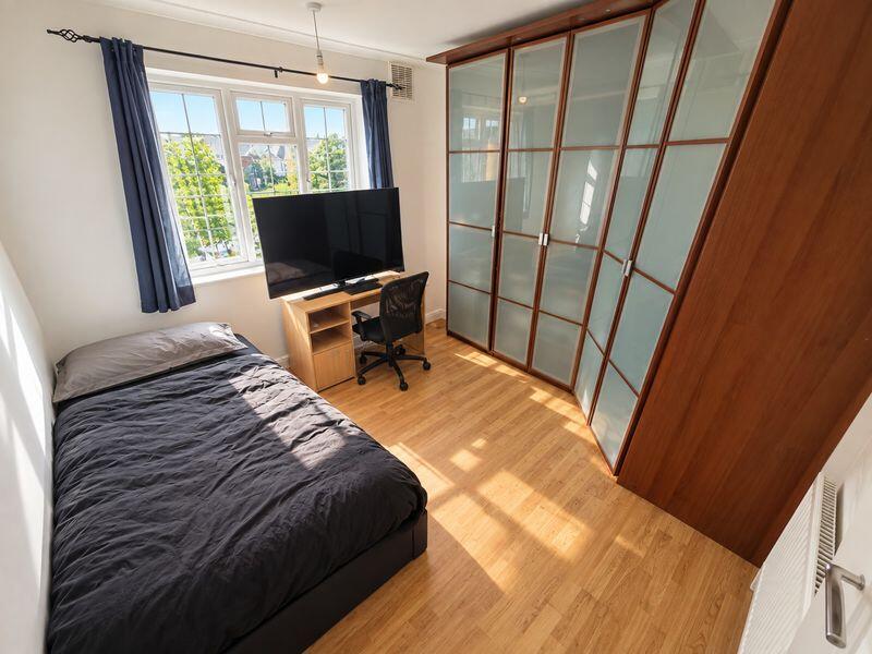 House in Southall - View 5