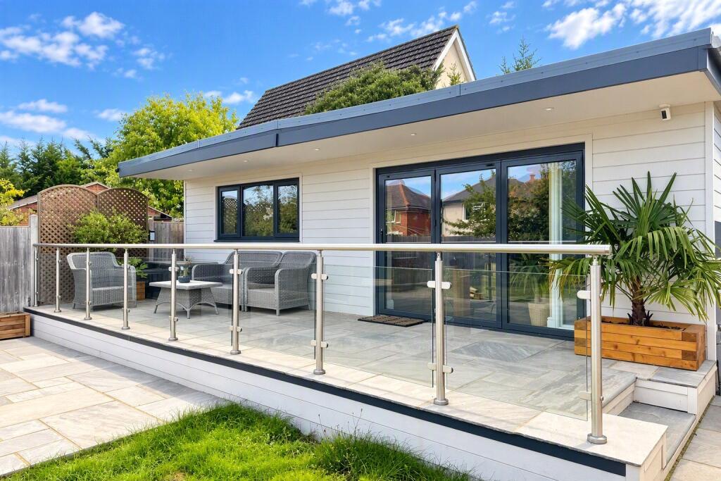 House in Shefford, Central Bedfordshire - More