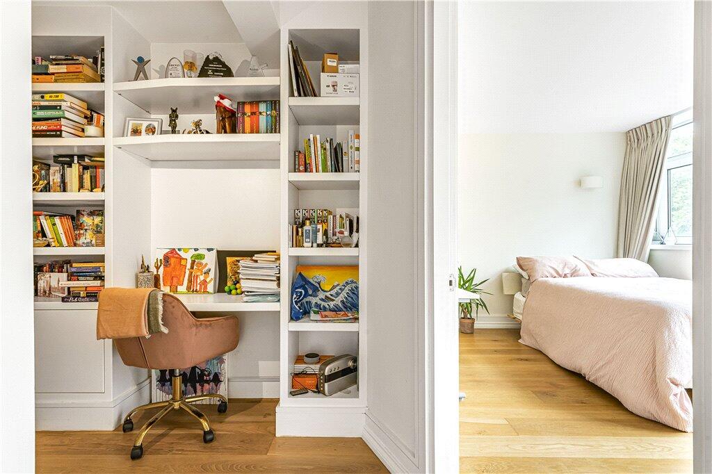 Apartment in London - More