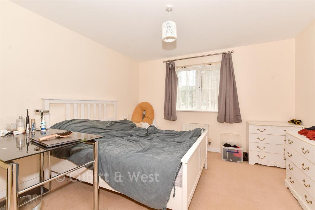 Apartment in Horsham, Pulborough - View 5