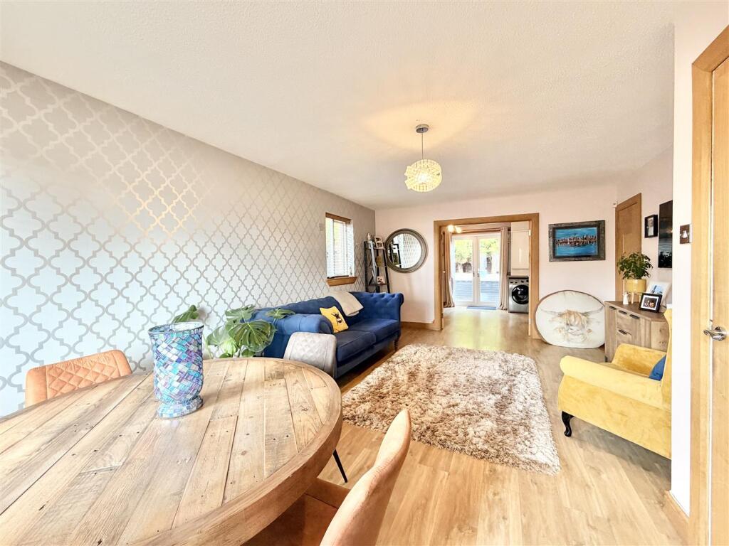 House in Blantyre, Springwells, Burnbank - More