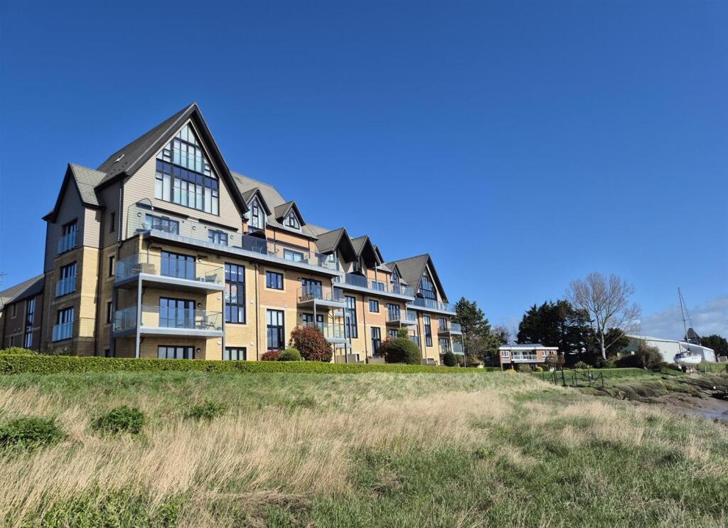 2-bed flat on Estuary View, Victory Boulevard, Lytham St. Annes, £330,000