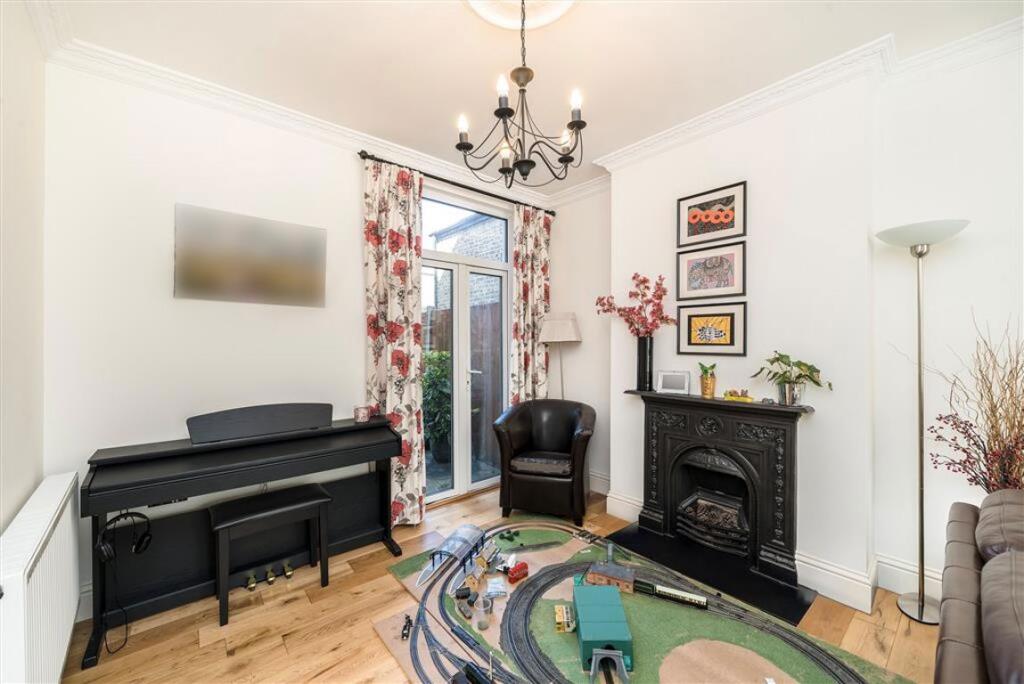 House in London - View 5