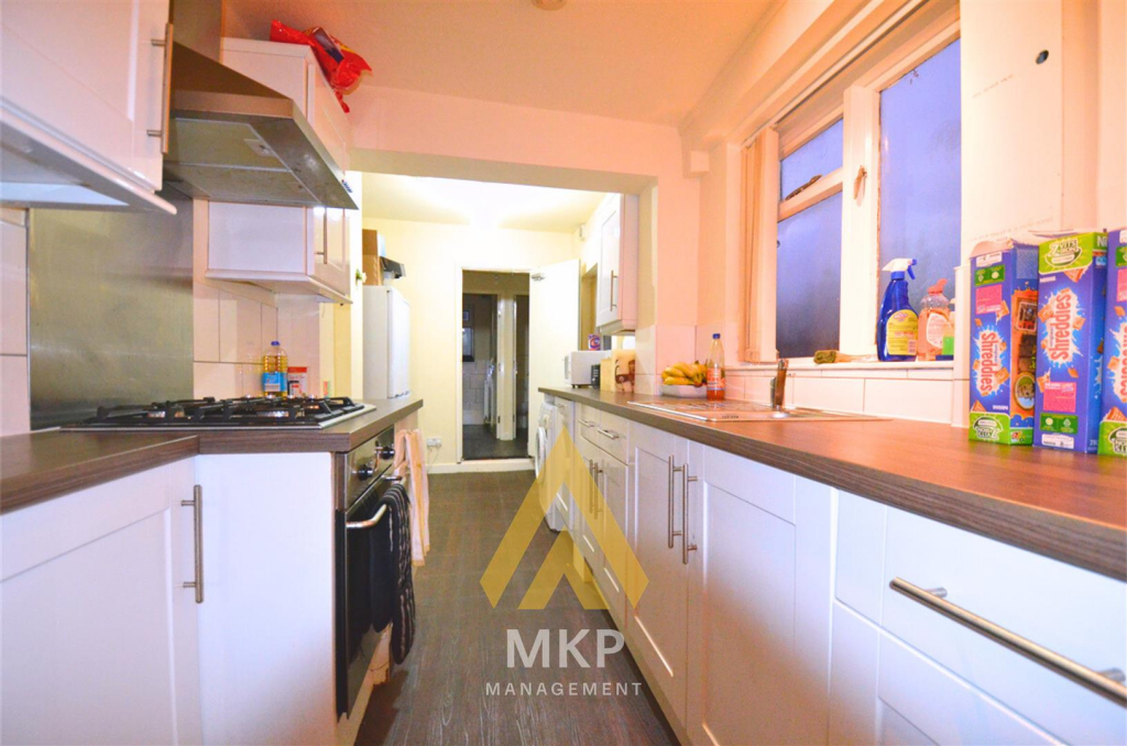5 bedroom terraced house for rent