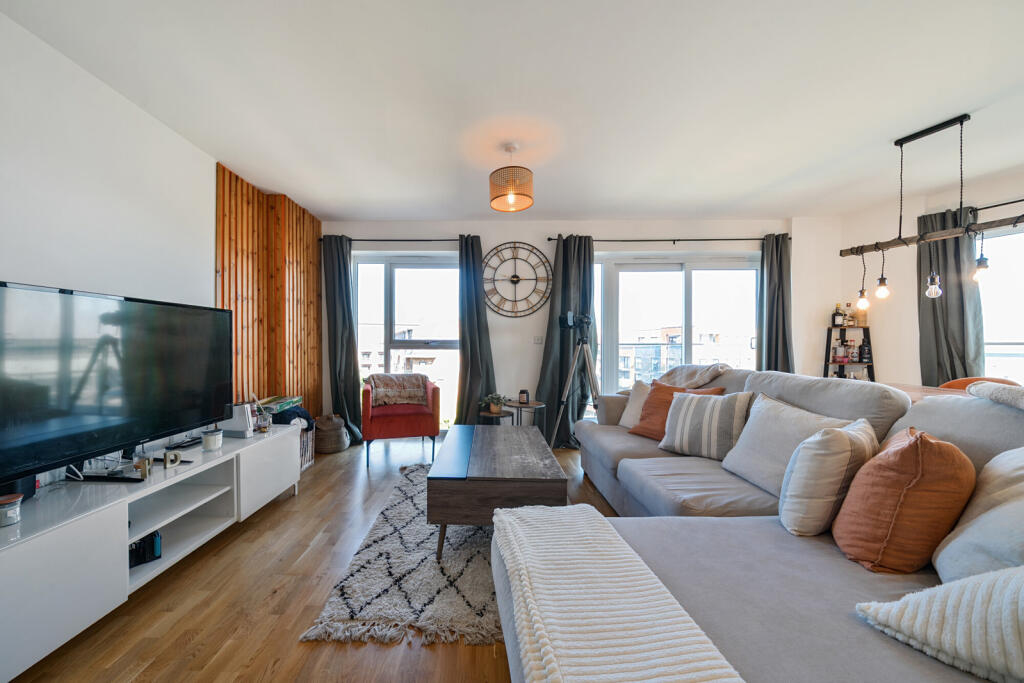 Apartment in Dartford, Kent - View 3