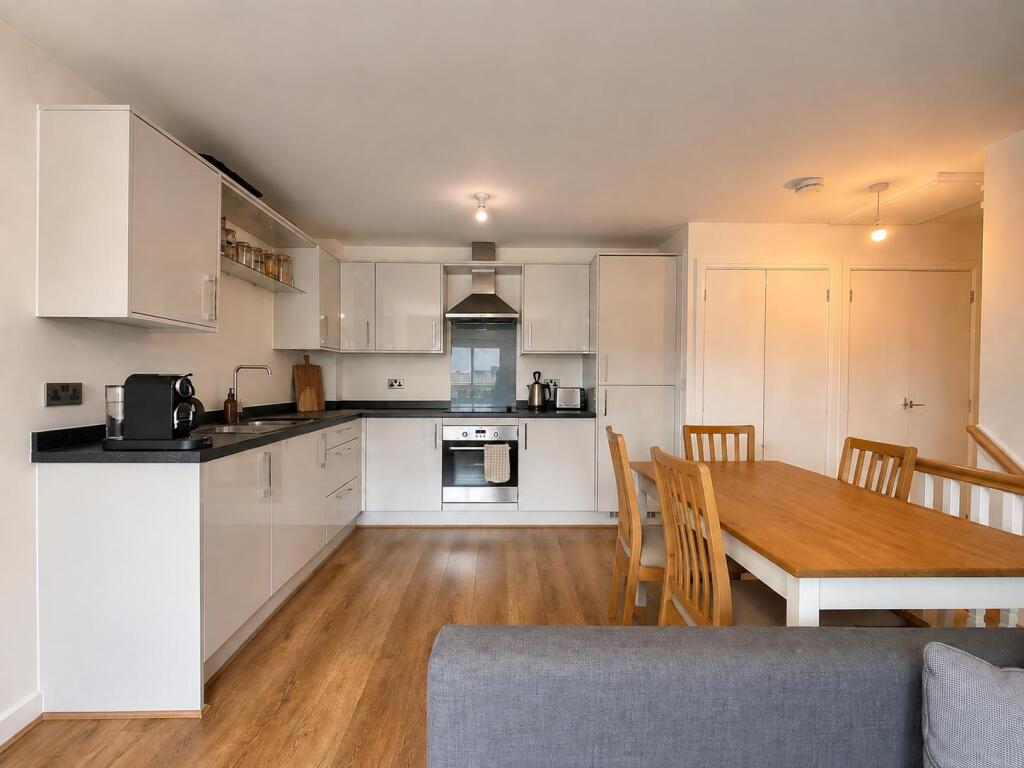 Apartment in Tameside, Greater Manchester - View 4