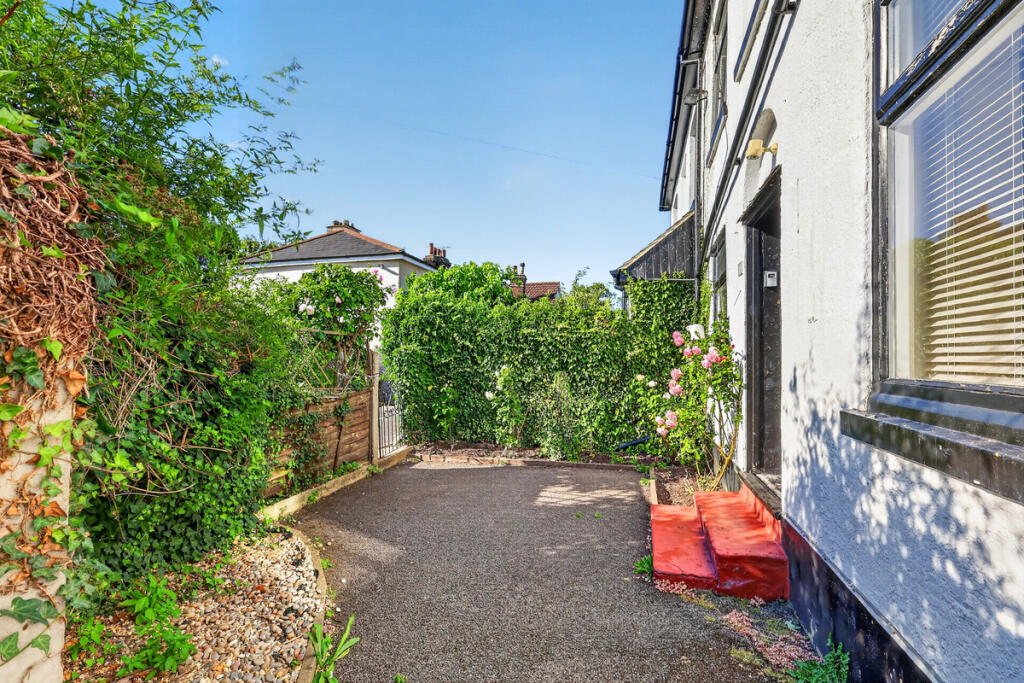 House in Southend-on-Sea - View 4