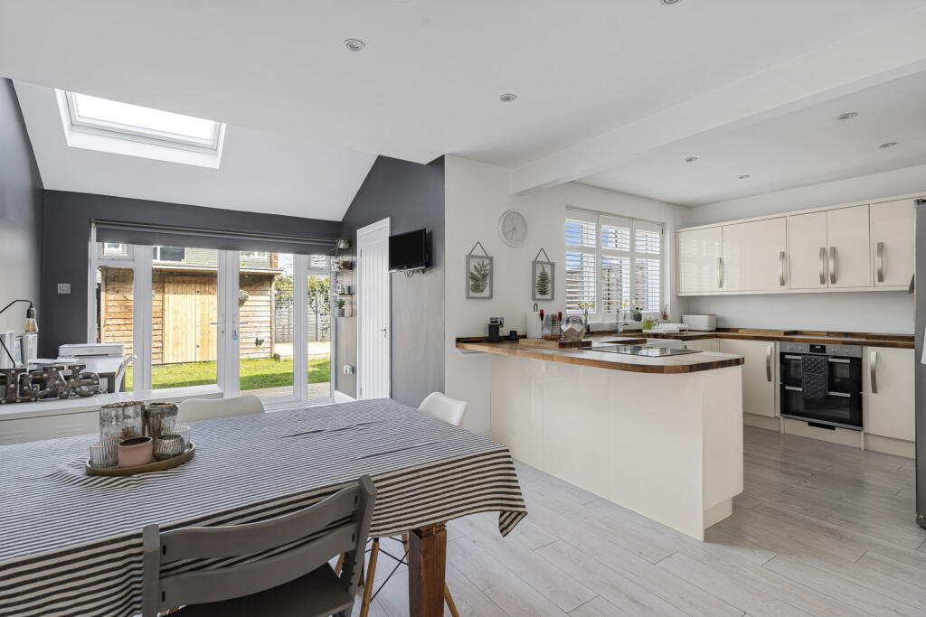 Heather Drive, Lindford, Bordon, GU35 photo 2