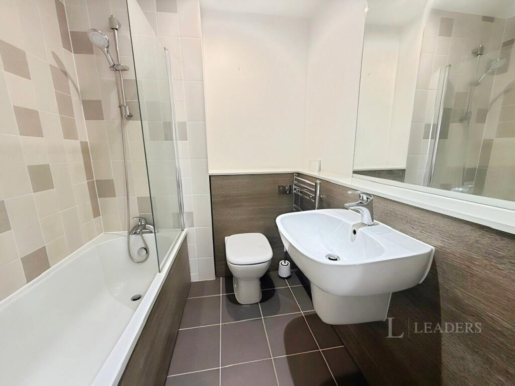 Apartment in Manchester - More