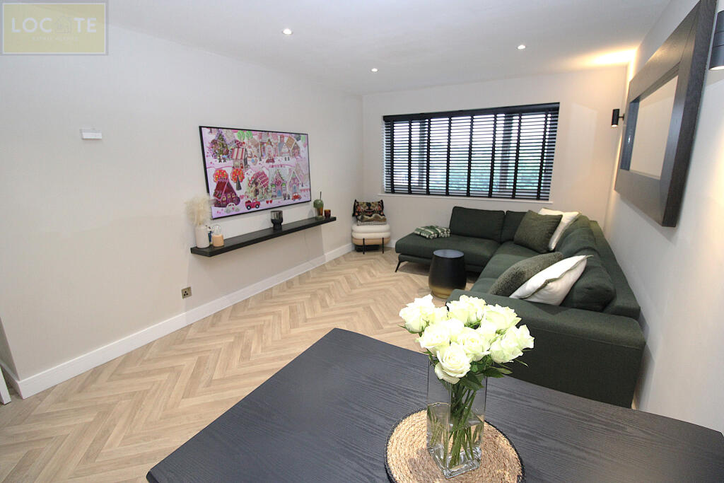 Harcourt Close, Urmston photo 4