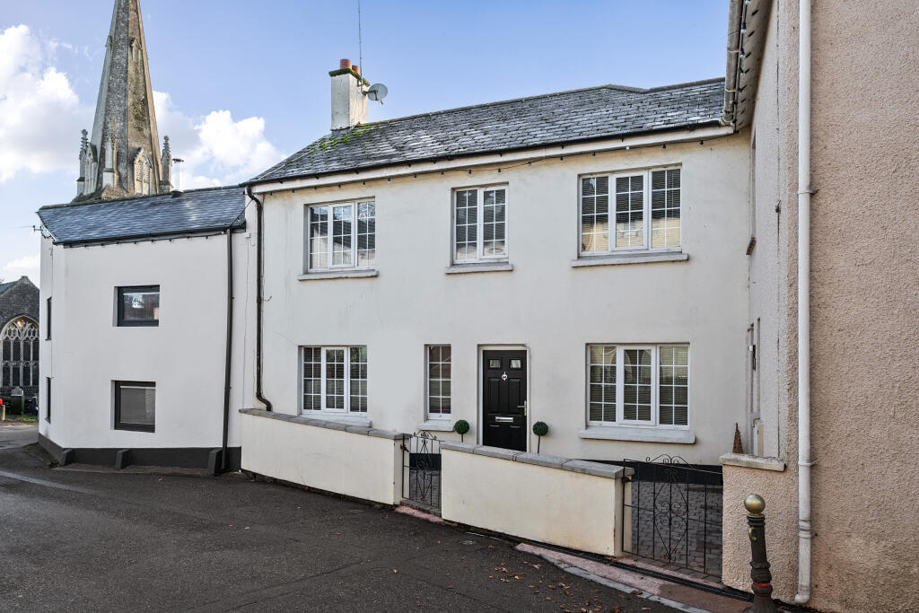 Main image of property: The Square, Uffculme, EX15