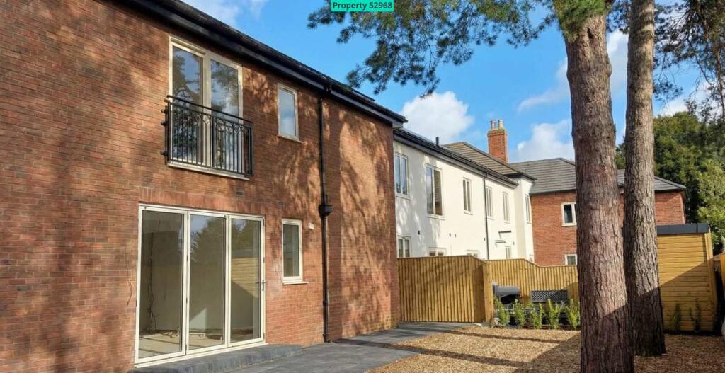 Main image of property: Flat 4, 42 Waltham Road, Grimsby, DN33