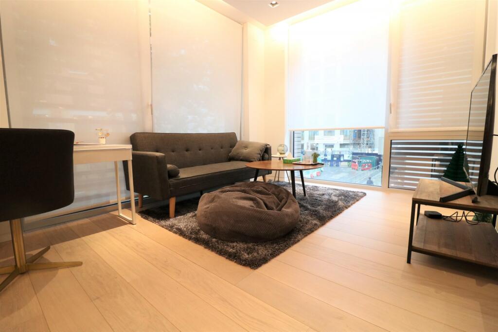 Apartment in London, West Smithfield, City of London - View 2