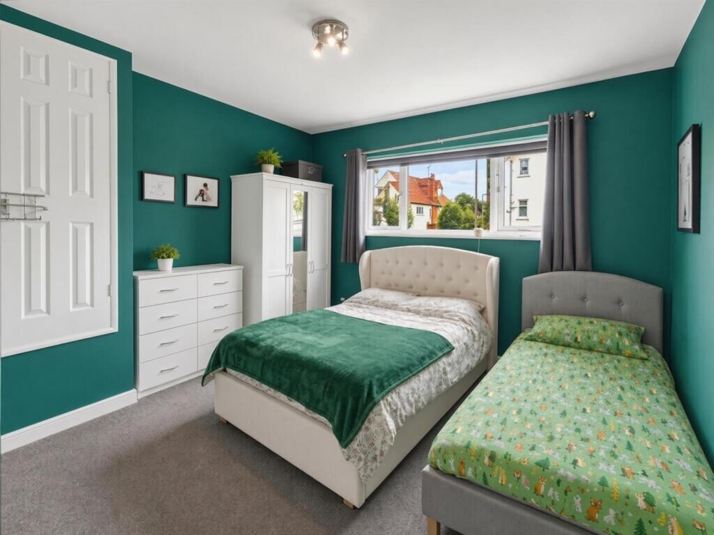 Apartment in Southend-on-Sea - View 3