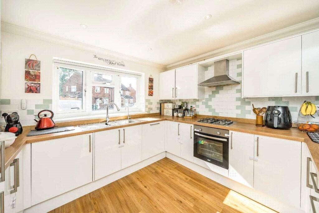 House in Sunbury-on-Thames, Surrey - View 2