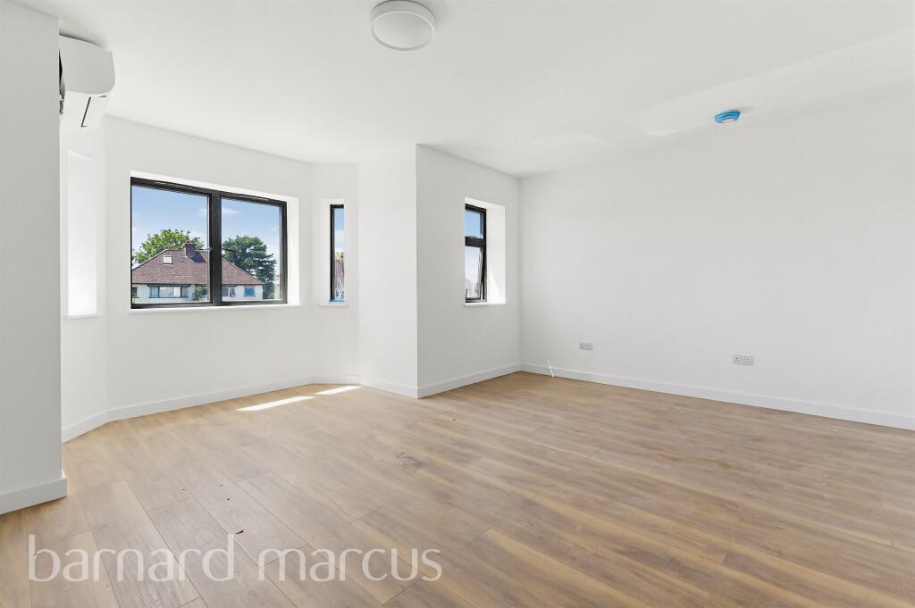 Apartment in Epsom, Cuddington, West Ewell - View 2