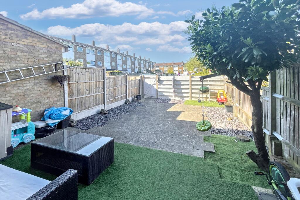 Place Farm Avenue, Orpington, BR6 photo 4