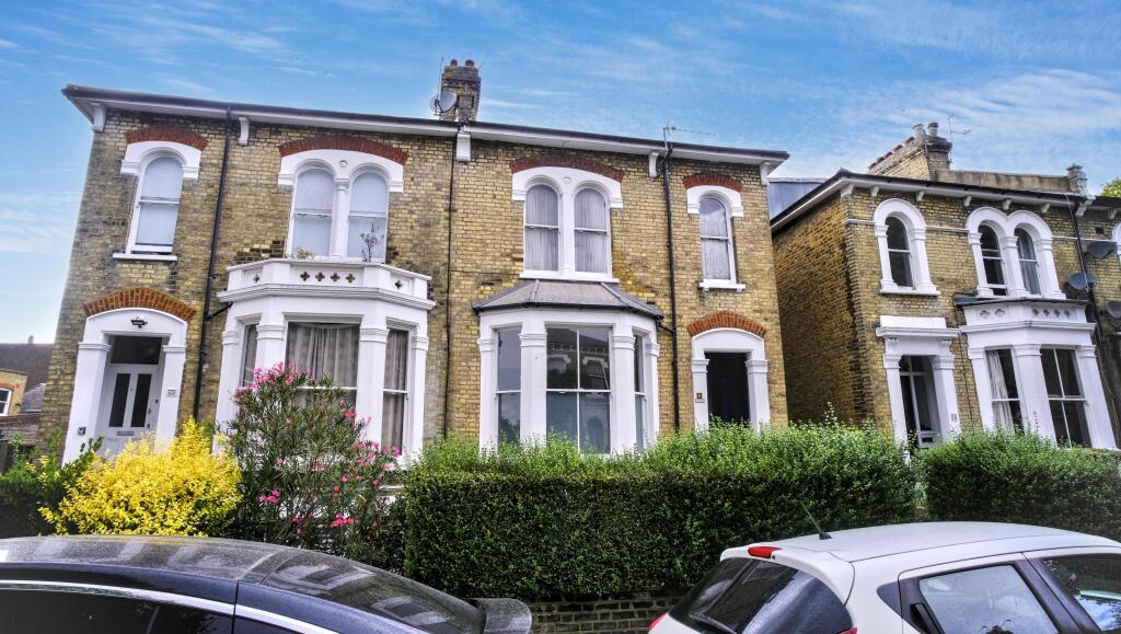 Apartment in London, Hammersmith - More