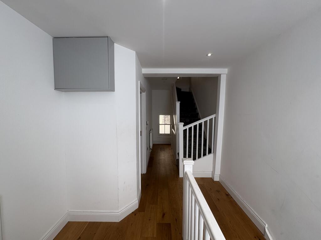 House in London - View 5
