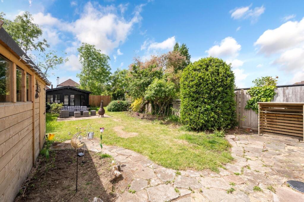 Oaks Avenue, Worcester Park, KT4 photo 3