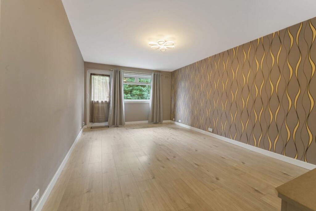Apartment in Paisley, Castlehead - View 2