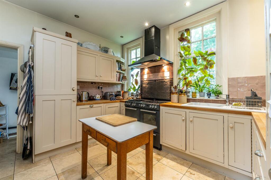 House in Nottingham, Nottinghamshire - View 4