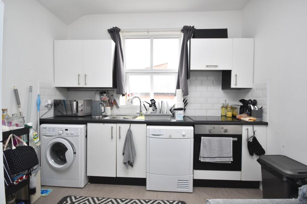 Apartment in Northampton, West Northamptonshire - View 3