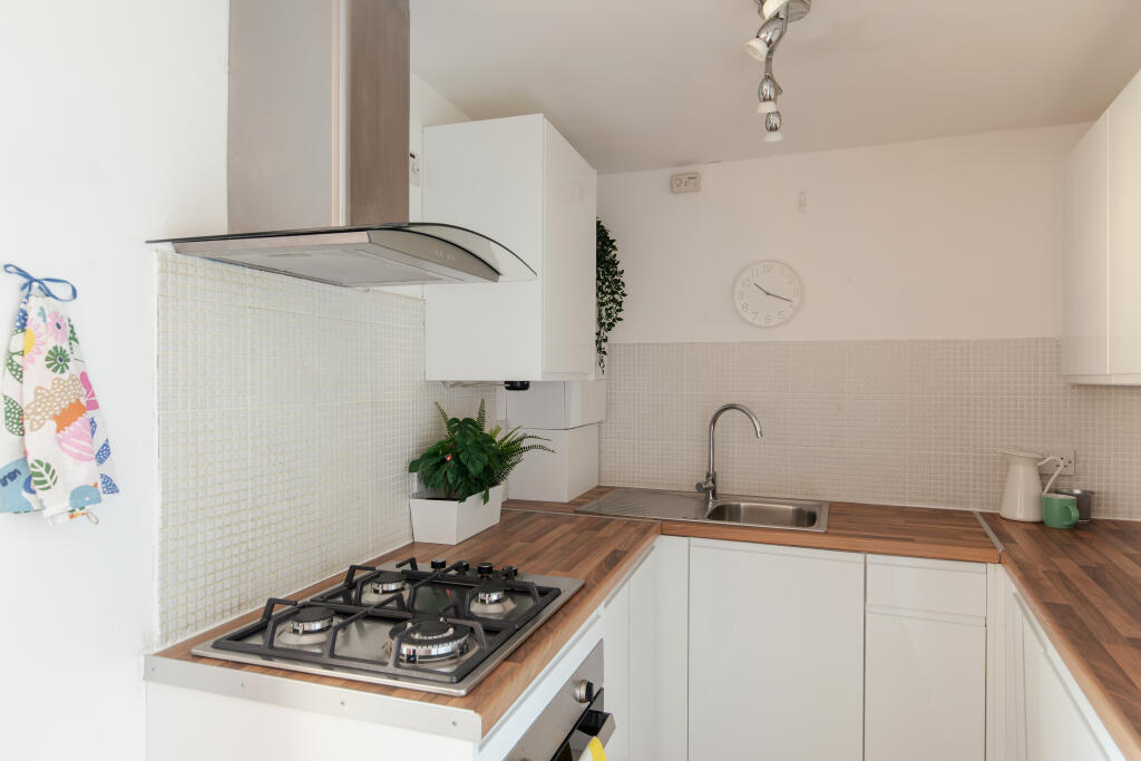 Apartment in London - View 5