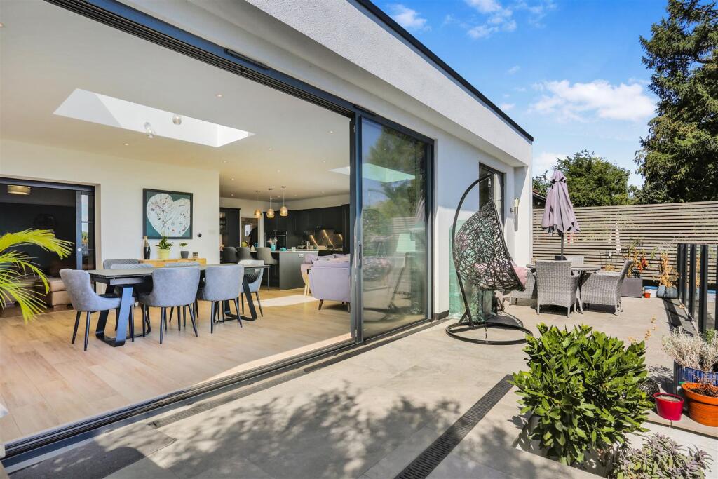 House in Sutton - More