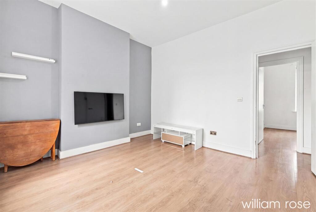 Apartment in London, South Woodford - View 5