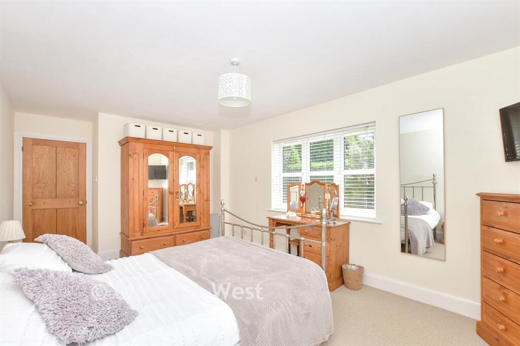 House in East Grinstead, Felbridge - More