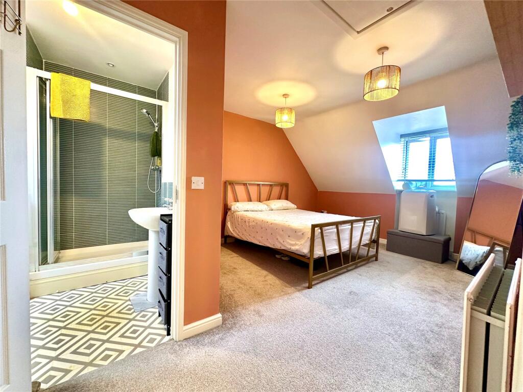 House in Swindon, Haydon Wick - More