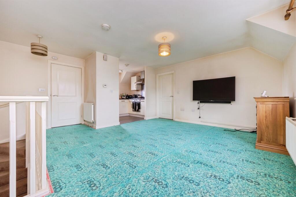 Wessex Close, Great Denham, Bedford photo 2