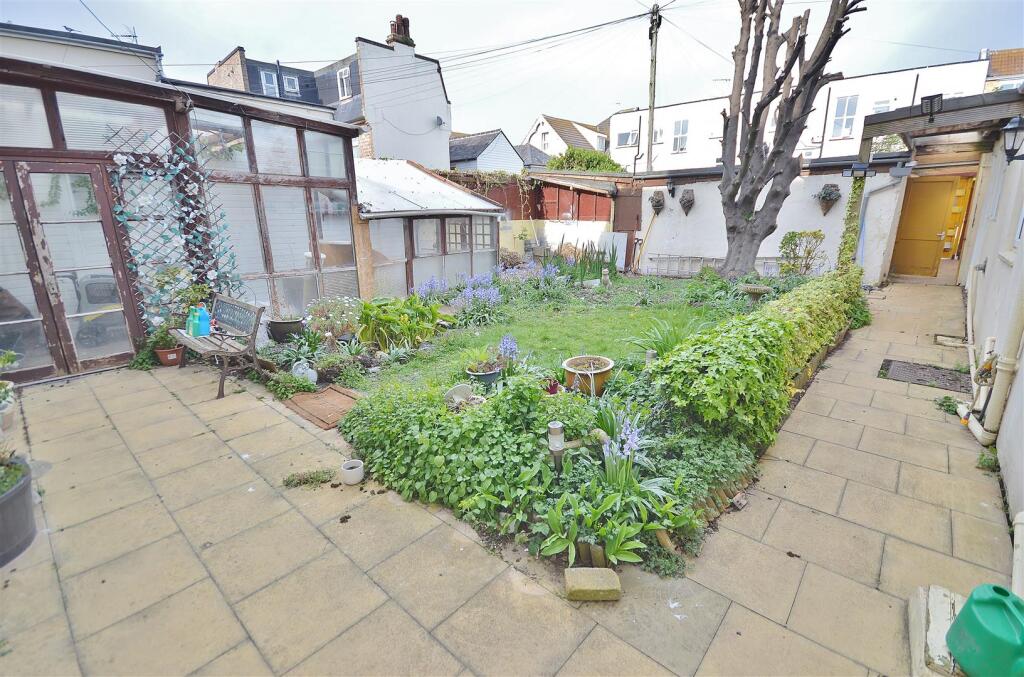 Orwell Road, Clacton-On-Sea, Essex photo 4