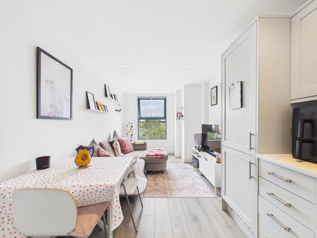 Apartment in Worthing, West Sussex - View 4