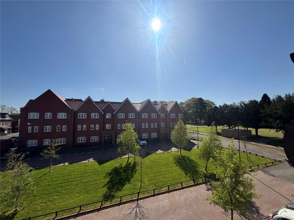 Apartment in Birmingham, West Midlands - View 5