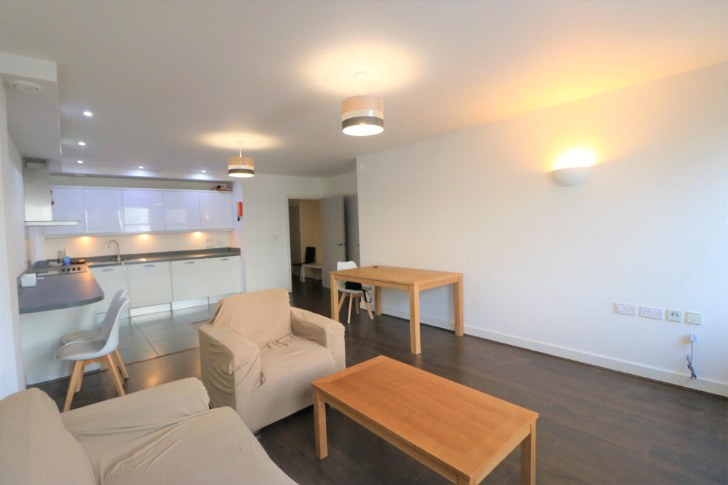Apartment in Romford - View 4
