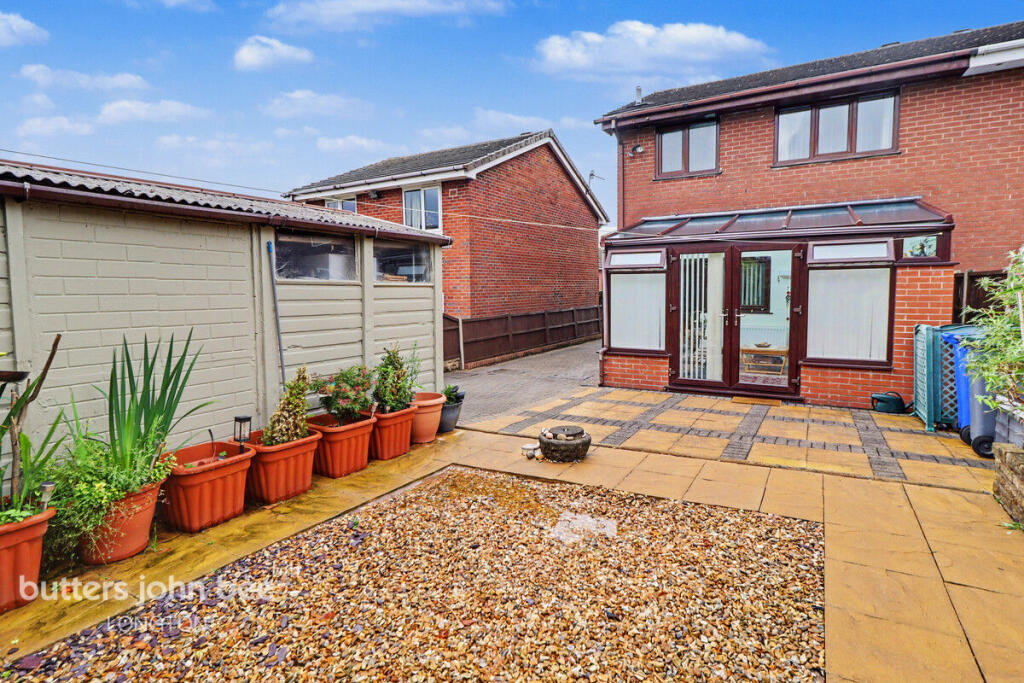 House in Stoke-on-Trent - More